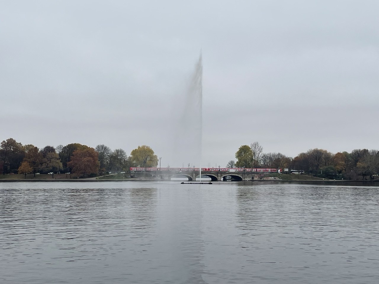 Not-Geneva-fontain in Hamburg